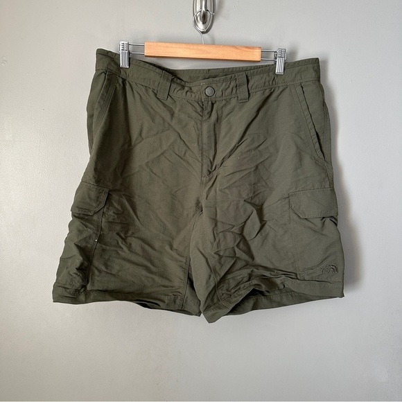 The north face Hunter green cargo shorts - Picture 1 of 10